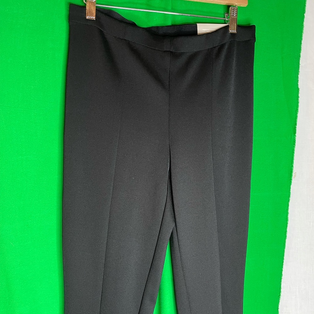 New Chicos Slim Straight Leg pull on Pants U.S. 6